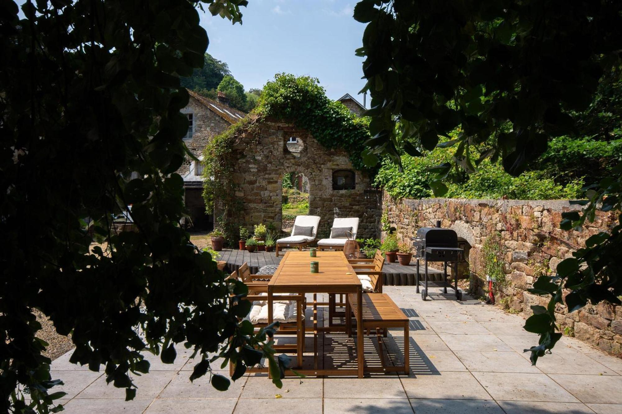 Beautiful, Historic Manoir In Semi-Rural Setting Viré Exterior foto